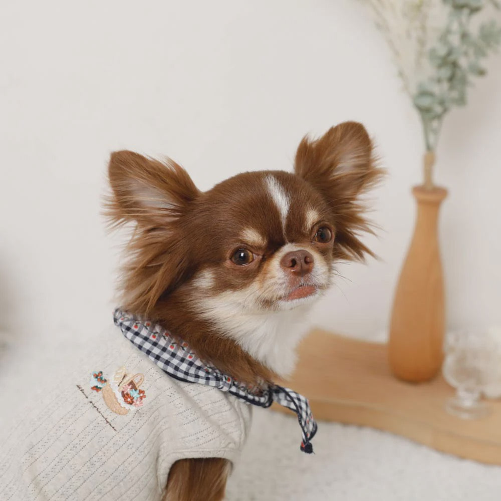 Caninie-Monchéri Cool Neck Ribbon Sweets Logo Sleeveless Top เสื้อสุนัขแขนกุดริบบิ้นคอ | เสื้อสุนัขน่ารัก