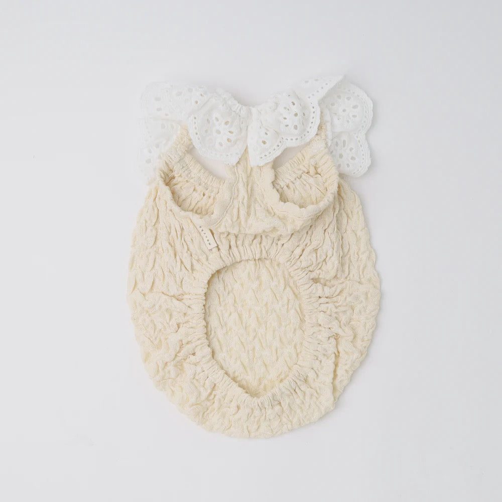 Caninie-Monchéri Cool Shoulder Ruffled Lace Camisole เสื้อสุนัขสายเดี่ยวระบายลูกไม้ สี Ivory | เสื้อผ้าสุนัขสไตล์ญี่ปุ่น